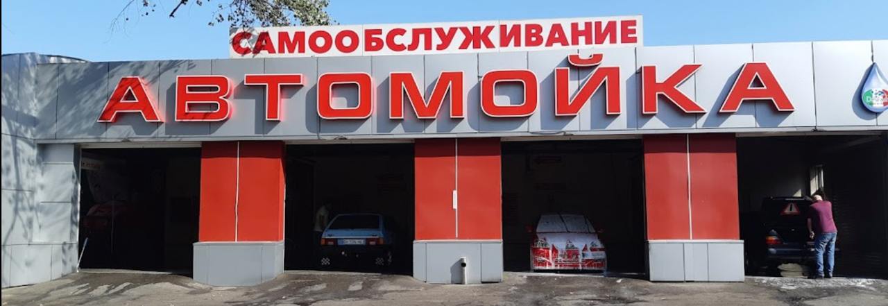 на горбатому мості