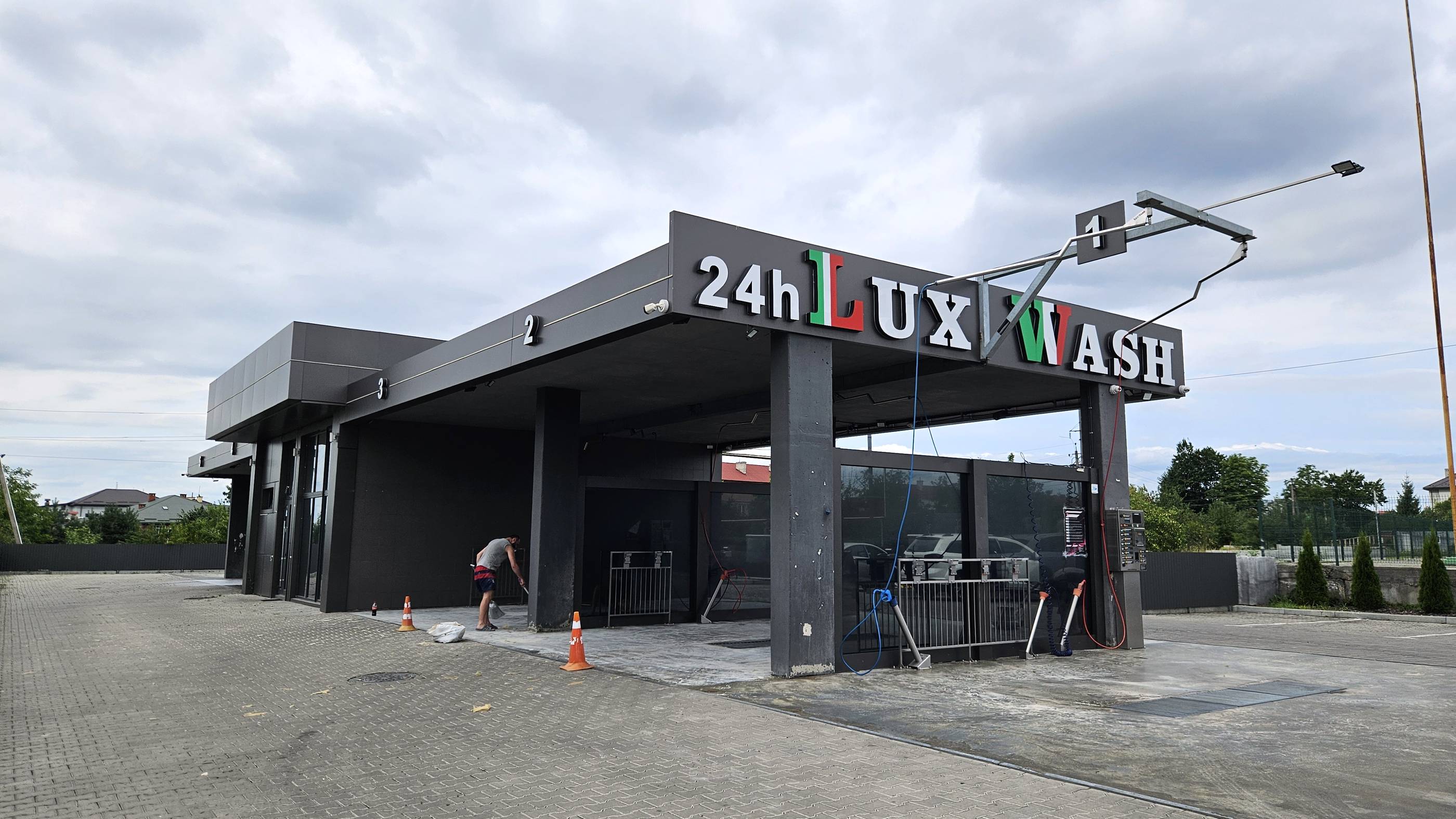 Lux Wash Cyber: автомийка Львів з кешбеком 20%
